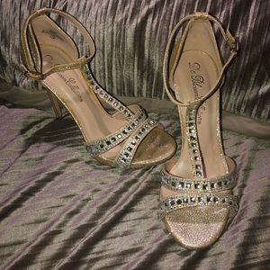 De Blossom Nude Sparkle heels women’s size 7.5